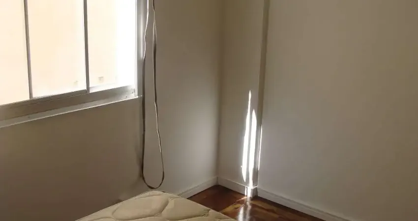 Apartamaento JK à venda próximo ao SENAC, Cine Capitólio, OAB e TJRS.