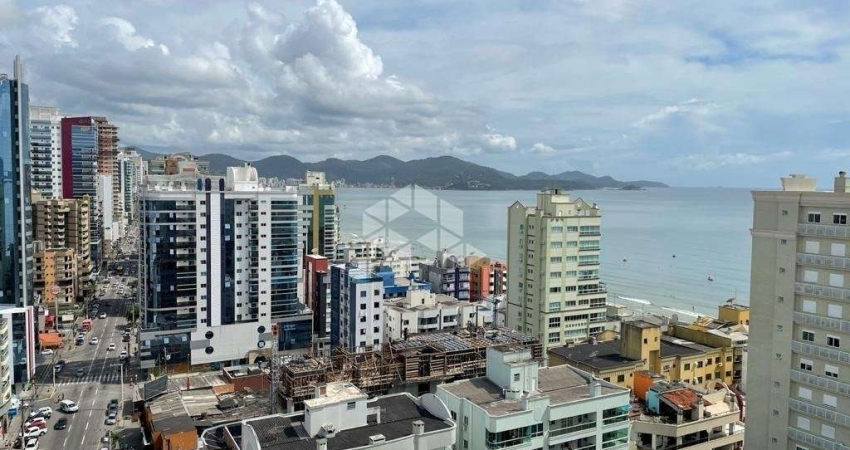 Apartamento com quatro quartos em Meia Praia Itapema/SC