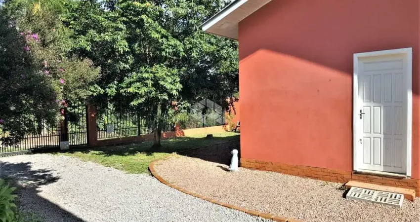 Bela casa de alvenaria com edícula aos fundos na Vila Germânia.