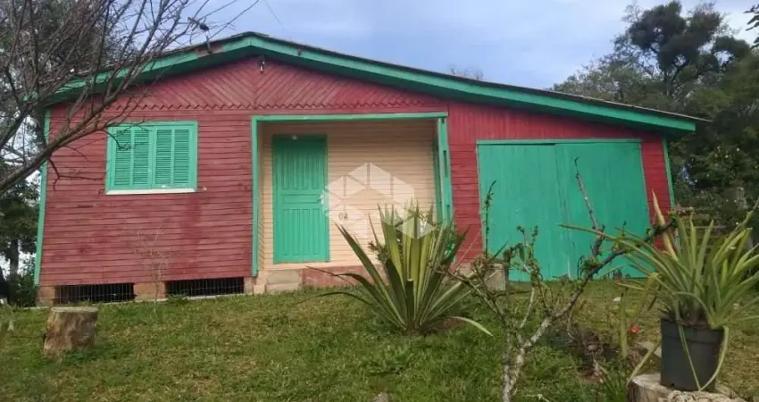 Casas de Chalé e Alvenaria em amplo terreno na Linha Olinda