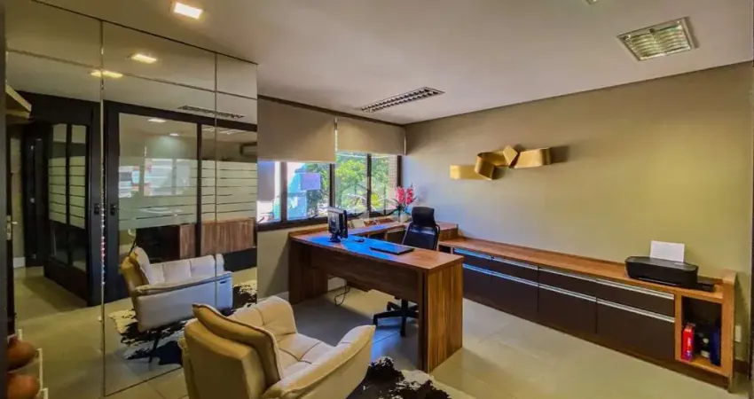 Sala comercial seminova, semimobiliada, 56,23 m², dois escritórios, reunião, copa e lavabo, bairro Praia de Belas - Porto Alegre