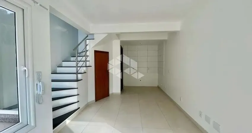 Sobrado com 2 dormitórios, sendo uma suíte com sacada, Centro de Canoas.