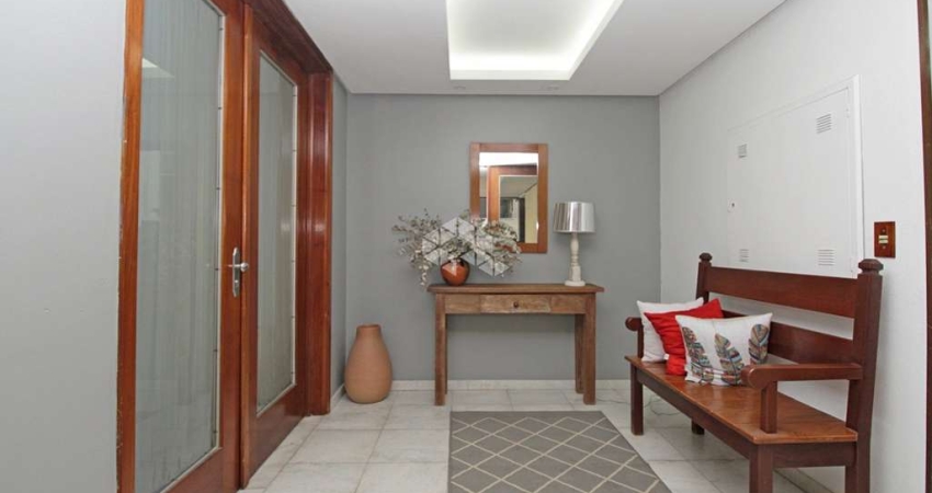 Baixou o valor. MOINHOS DE VENTO apartamento 3 dormitórios com depedencia. 1 vaga coberta. Elevador.
