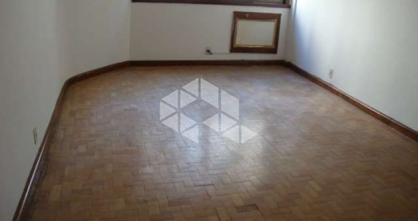Bom Conjunto comercial 76,10m² composto de três salas na General Vitorino Centro Histórico