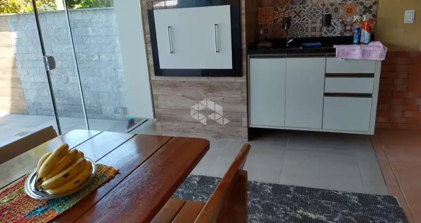 Casa 3 dormitórios, 1 suite, 1 vagas, edícula com churrasqueira e piscina. bairro guarujá