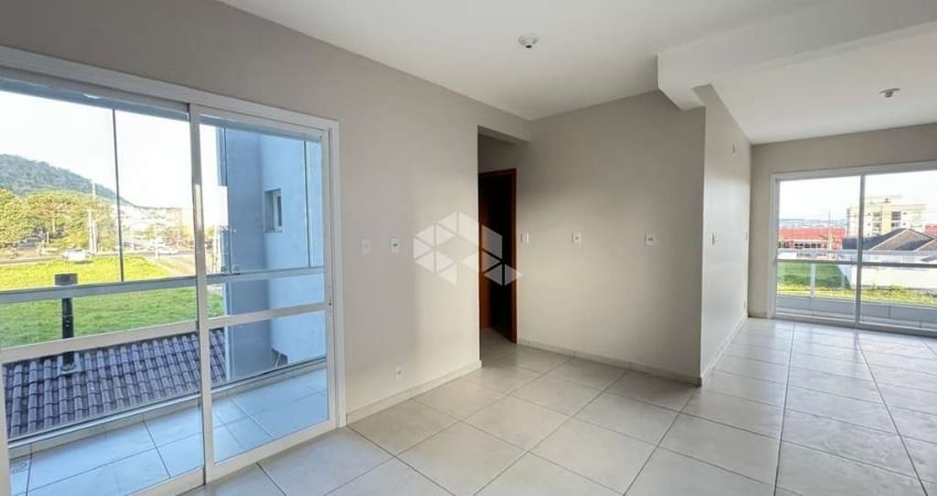 Apartamento amplo com 2 dormitórios no Independência