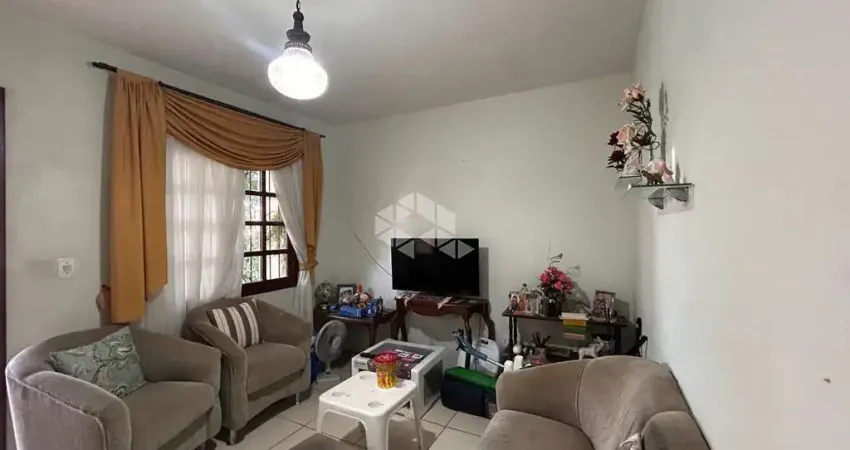 Casa Triplex de 3 dormitórios no Bairro Avenida!