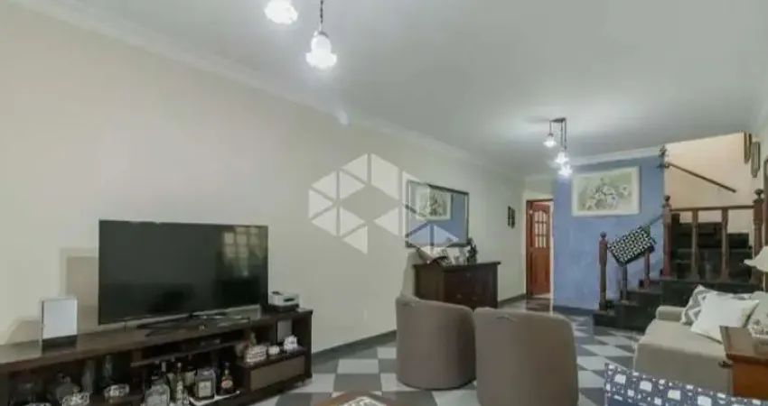 VENDA Sobrado com 222m² , 3 dormitórios (1 suíte) e 2 vagas no Planalto Paulista,  próximo de metrô