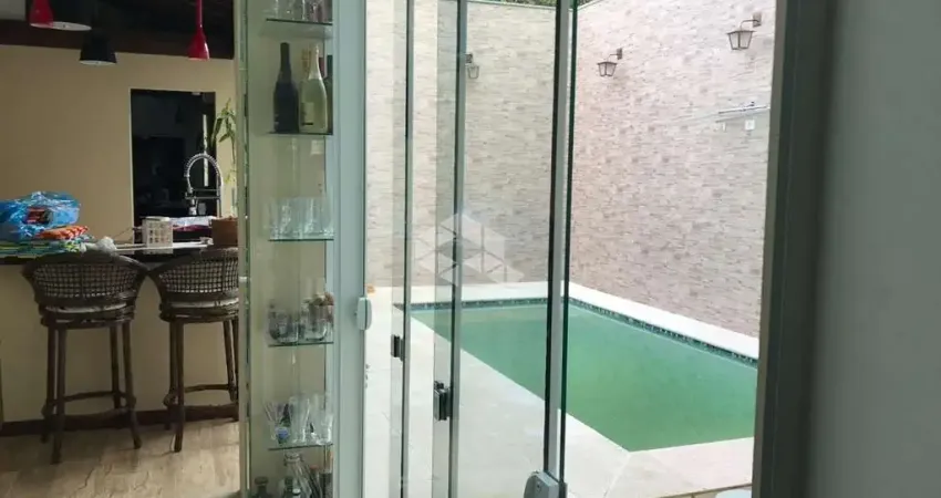 Casa a venda no residencial Lagos de Nova Ipanema, com 03 Dormitórios, sendo 01 Suíte, 02 banheiros