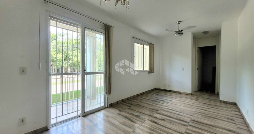 Apartamento 2 Dormitórios, 1 vaga de garagem com pátio no Bairro Humaitá, em Porto Alegre