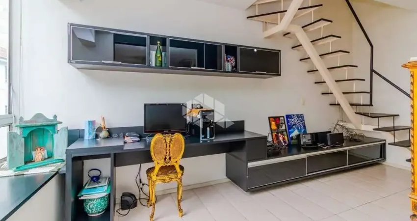 Cobertura duplex 02 dormitórios na Cidade Baixa