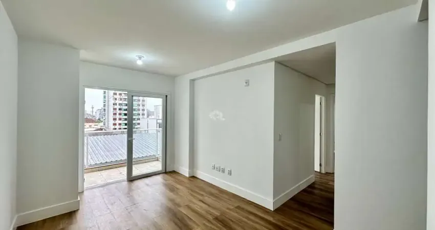 Apartamento com 2 dormitórios, 1 suíte, sacada com churrasqueira e vaga coberta. Aceita financiamento.