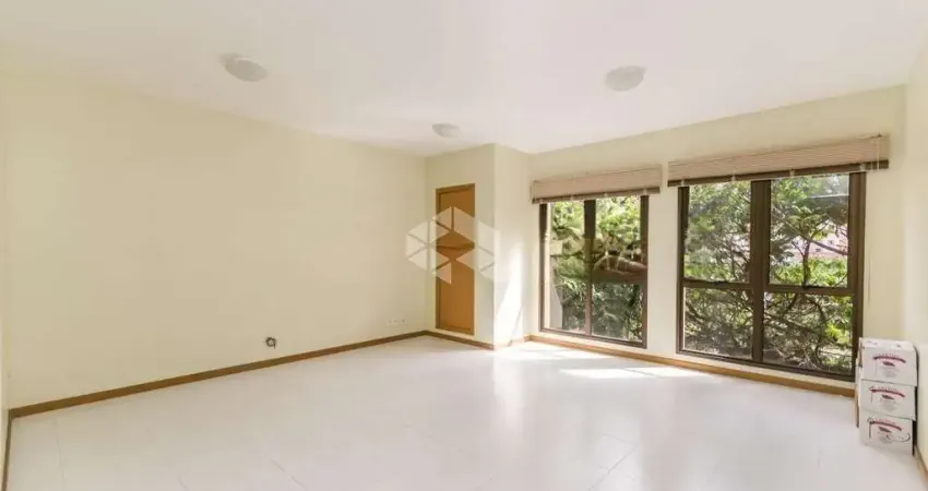 Sala comercial no condomínio Biltmore no bairro Praia de Belas com box escriturado