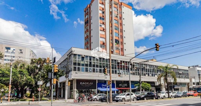 Sala comercial bairro Floresta com vaga em Porto Alegre.