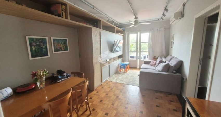 Apartamento com 2 dormitórios e 1 vaga no bairro Petrópolis