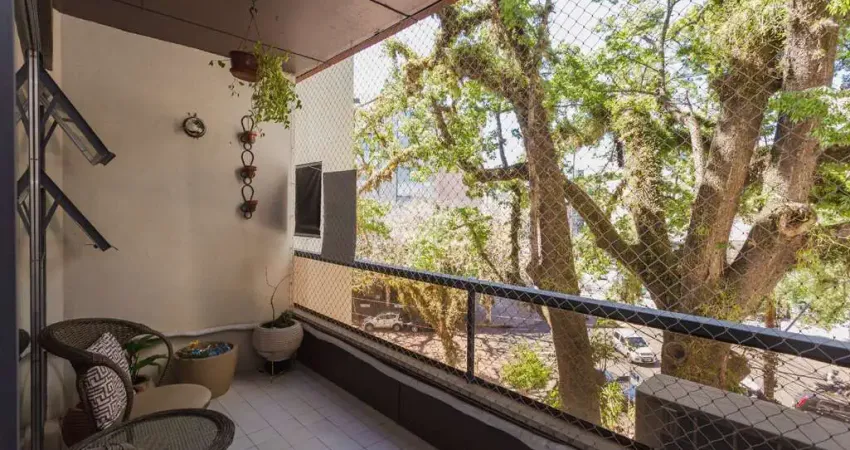 Vende-se apartamento 3 quartos, 2 banheiros, 1 suite , 1 vaga , 143 metros privativos no bairro menino deus em porto alegre, por r$ 746.000,00