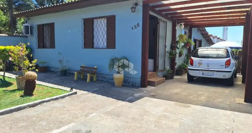 Casa com 2 dormitório, 2 banheiros, 2 vagas e 100m²