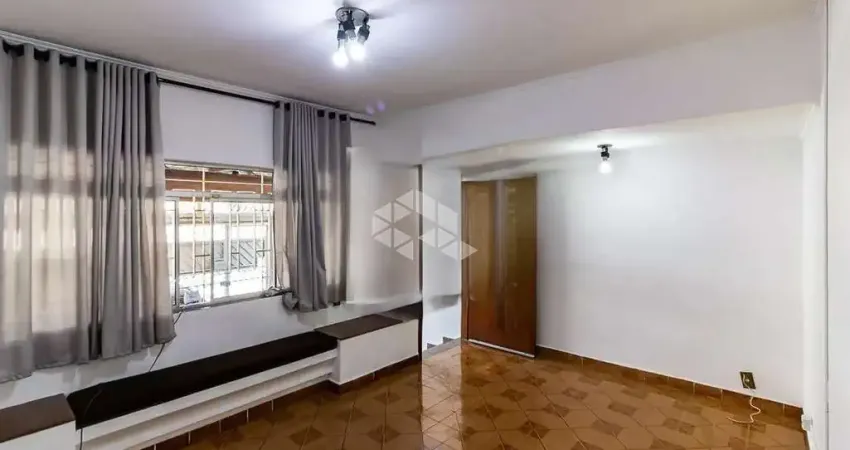 Casa à venda próxima ao metrô parada inglesa com 3 dormitórios (1 suíte) e garagem coberta