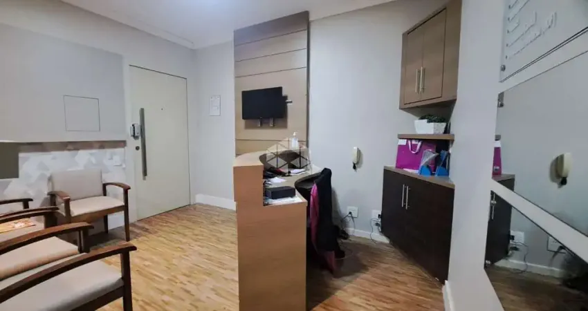 Sala comercial de 54,33 m² no centro com 1 vaga livre e estrutura odontológica completa à venda