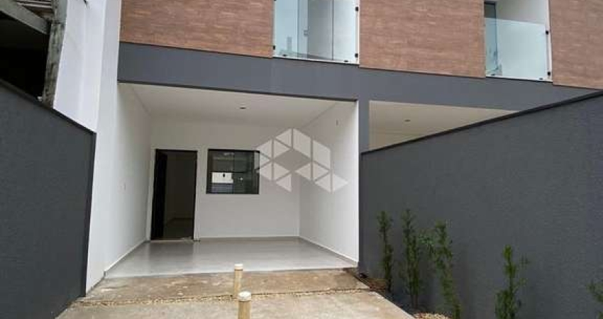 Casa Geminada no Iririú pra quem Gosta de Espaço!