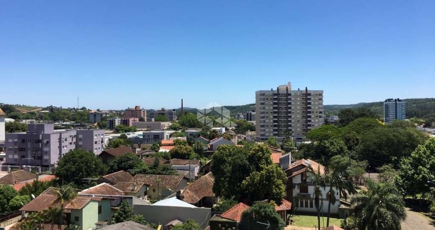 Apartamento 3 dorm. com suite, sala 2 ambientes com sacada com churrasqueira, garagem. 100m2