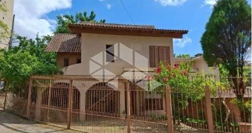 Casa à venda, terreno de esquina, pátio grande, piscina, Rua da Graça, zona norte, Porto Alegre