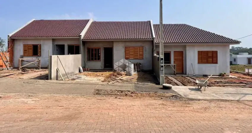 Casa geminada 02 dormitórios no bairro Esmeralda