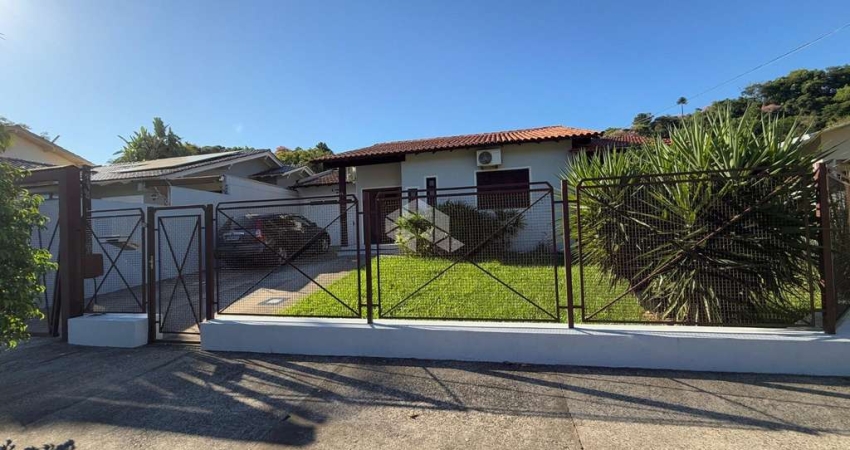 Casa de 3 dormitórios com piscina!