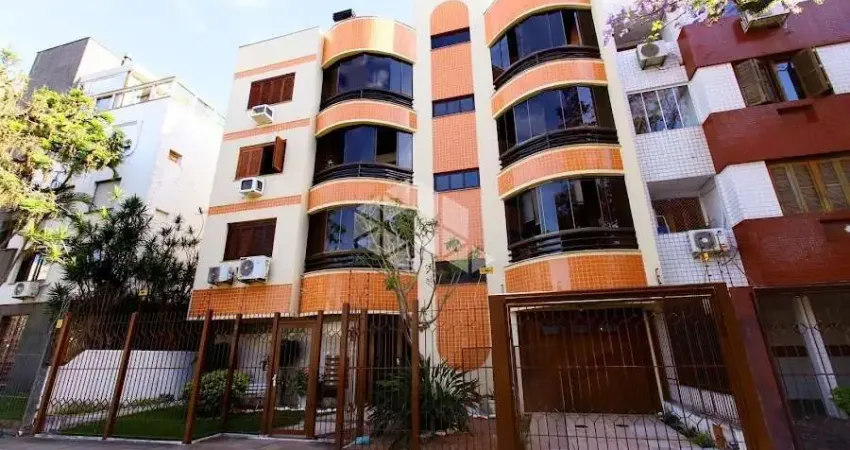 Apartamento dois dormitórios elevador, vaga de garagem, sacada e churrasqueira