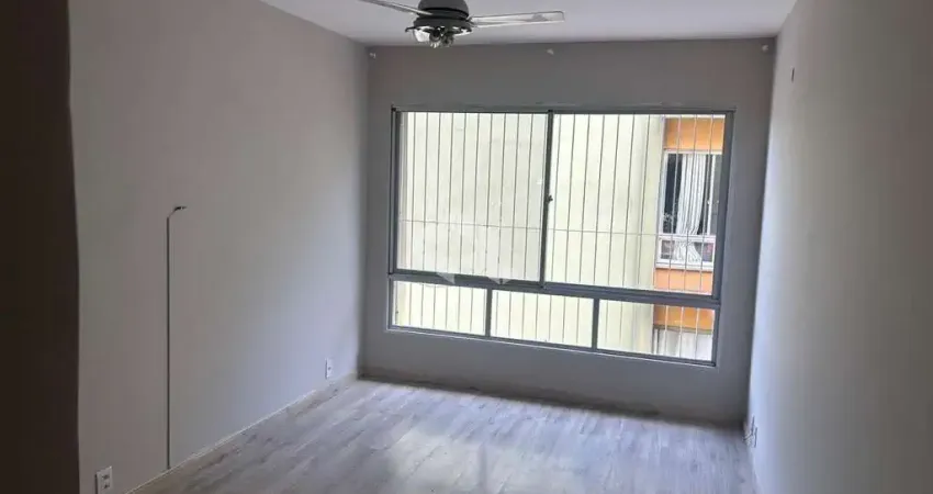 Apartamento de 02 dormitórios com 01 vaga de garagem, no bairro Cristal, zona sul de Porto Alegre/ RS.