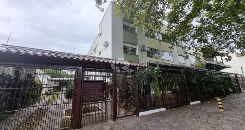 Apartamento desocupado de 2 dormitorios no bairro Camaquã em Porto Alegre.