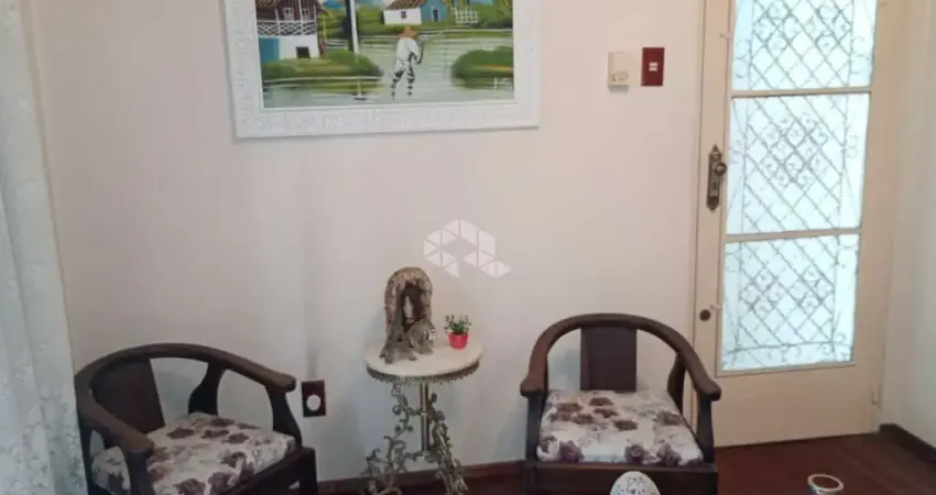 Apartamento à venda, 2 dormitórios, com sacada no bairro Centro Histórico - Porto Alegre/RS