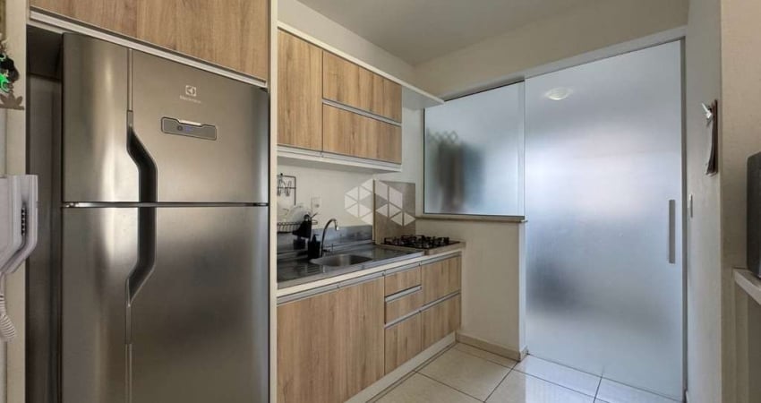 APARTAMENTO SEMIMOBILIADO COM 2 QUARTOS E SACADA COM CHURRASQUEIRA EM SÃO JOSÉ
