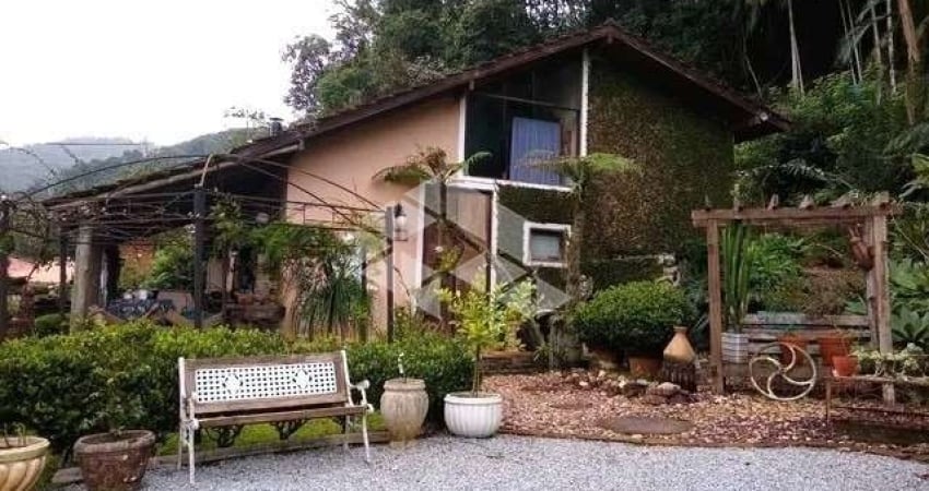 Casa 2 dormitórios em Águas Mornas - SC