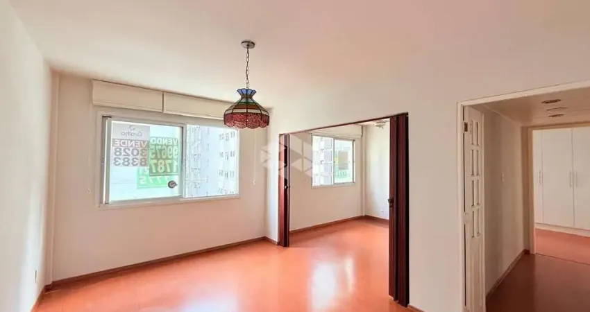 Apartamento 2 dormitórios mais dependência no Centro de Florianópolis SC