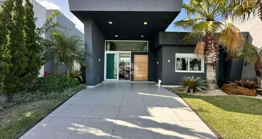 Casa Beira Lago, com 200 m², constituído por 04 Suítes, finamente  mobiliada e decorada,  Capão da Canoa.