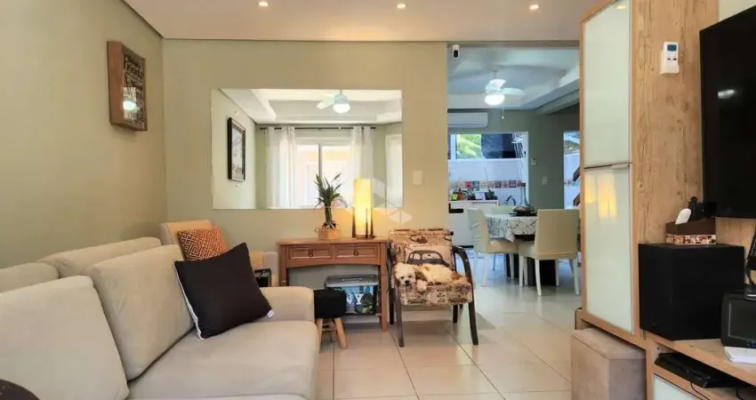 Casa em condomínio com 3 dormitórios no Bairro Nonoai
