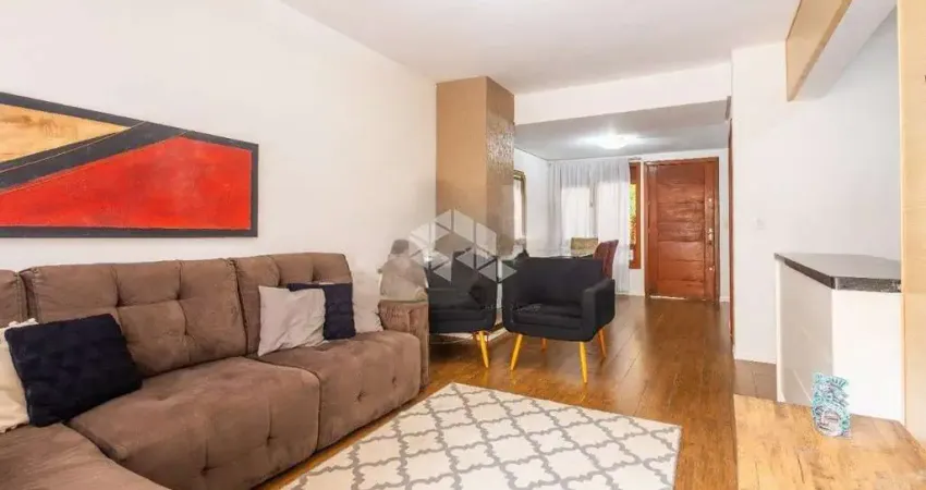 Casa estilo sobrado com 140m², 3 dormitórios sendo 1 suíte e 2 vagas no Jardins do Prado