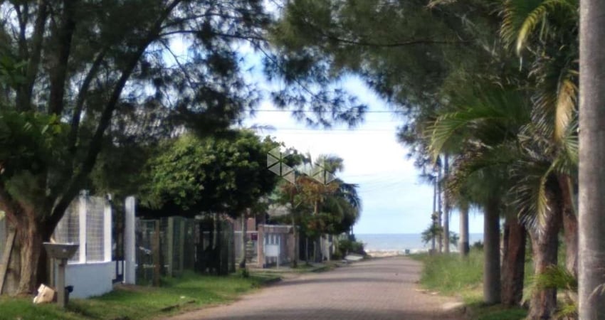 Casa mobiliada a  poucos metros da praia em Capão da Canoa RS