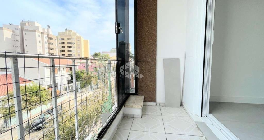 Apartamento 02 dormitórios com sacada e totalmente reformado