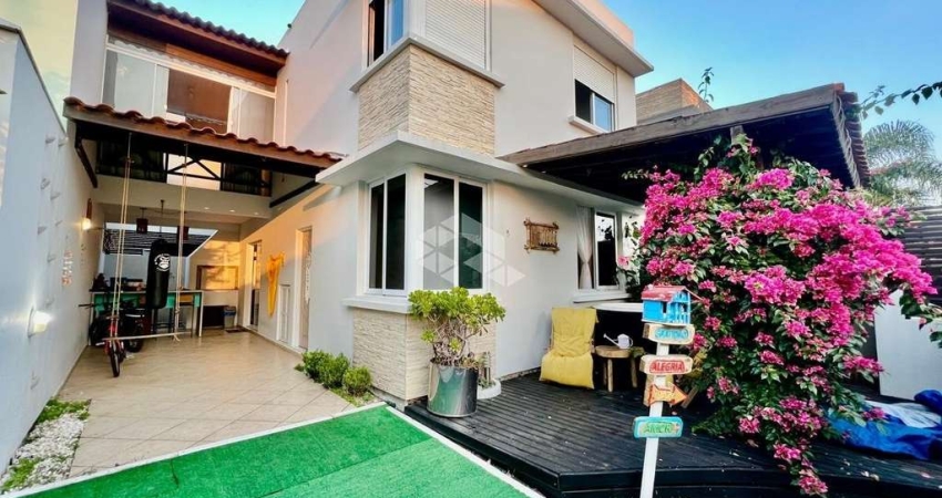Casa de 3 dormitórios, 2 suítes, 2 vagas de garagem no Campeche por R$ 1.100.000,00