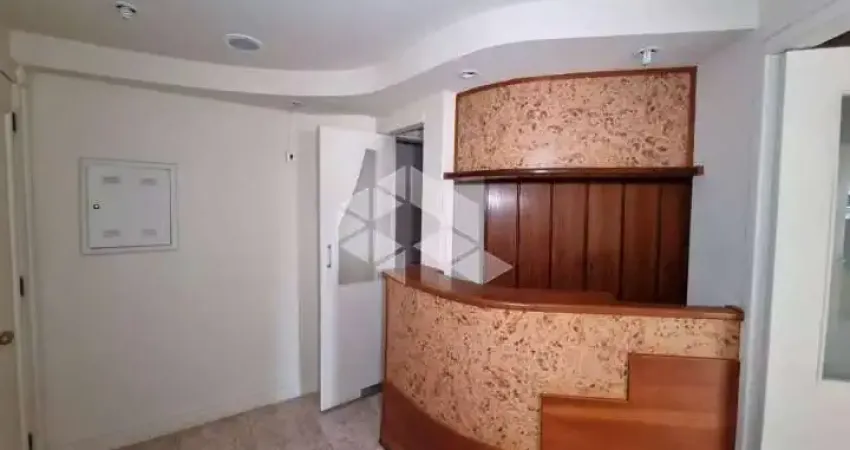 SALA COMERCIAL DESOCUPADA NO CENTRO PROFISSIONAL VILLEROI COM 54,4M2 TOTAIS E 44,54M2 PRIVATIVOS.