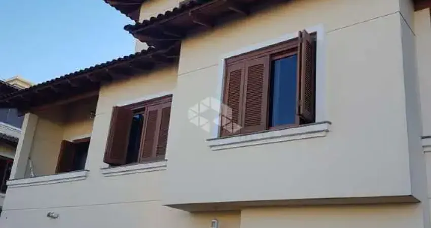 Casa de 3 quartos com 2 garagens em condomínio na Medianeira próximo do Bourbon Shopping Teresópolis