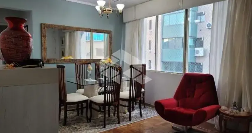 Apartamento semi mobiliado com móveis sob medida com 108 m² privativos