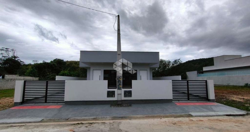 CASA GEMINADA COM 3 DORMITÓRIOS, SENDO 1 SUÍTE, 1 VAGA E 76,17M², PARA VENDER POR R$ 450.000,00