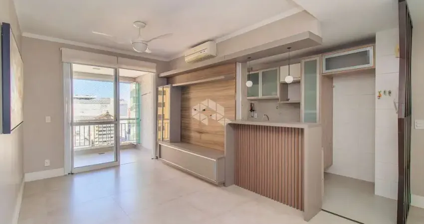 Apartamento Semi mobiliado com 2 Dormitórios (1 Suíte) e 2 Vagas no Passo da Areia - Andar Alto com Vista Definida