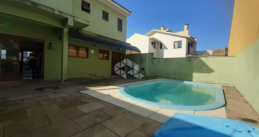Casa com 3 dormitorios em Condominio Jardins Do Padro.