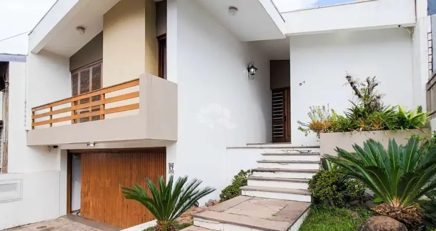 Casa 3 dormitórios, 1 suíte, 4 vagas, 223 m², bairro Jardim Lindóia - Porto Alegre