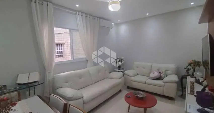 Casa assobrada em condominio fechado, 2 dorms - ocian - 300 metros do mar