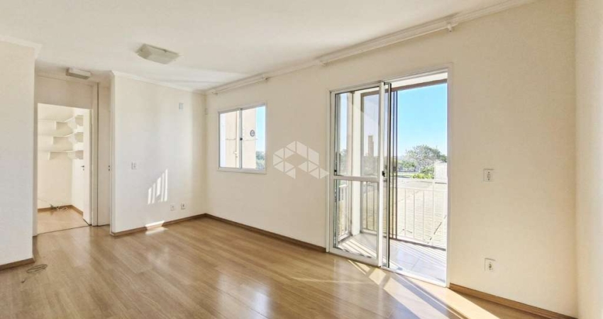 Apartamento de 2 dormitórios e 1 vaga de garagem, no bairro Humaitá, em Porto Alegre.